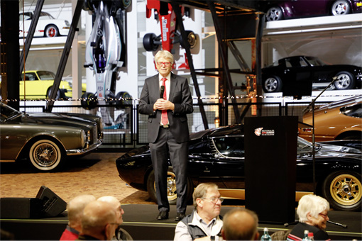 Prof. Friedhelm Loh, Inhaber und Vorstandsvorsitzender der Friedhelm Loh Group, begrüßte die Mitglieder des Seniorenclubs im „Nationalen Automuseum – The Loh Collection“ und dankte für ihren langjährigen Einsatz in der Unternehmensgruppe.