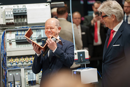 Hannover Messe: Bundeskanzler und norwegischer Ministerpräsident besuchen Rittal und Eplan.