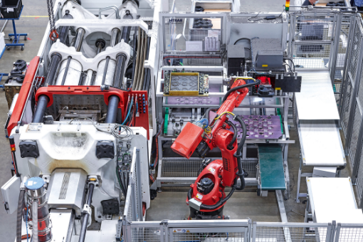 Das Werk in Heiligenroth verfügt über einen hohen Automatisierungsgrad durch Robotertechnik – Voraussetzung für die Produktion von Hightech-Bauteilen für die Automobilindustrie.